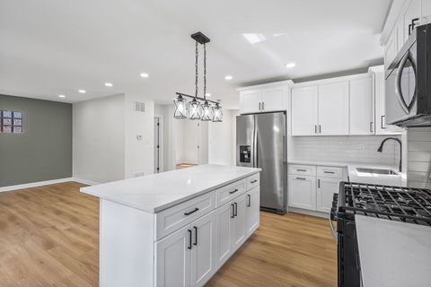 Tiny photo for 4423 Kolze Avenue, Schiller Park, IL 60176 (MLS # 12462371)