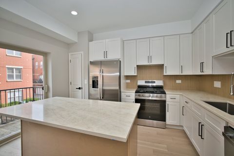 Tiny photo for 350 E Eastgate Place, Chicago, IL 60616 (MLS # 12619160)