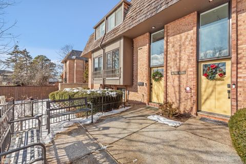 Tiny photo for 436 W Russell Street #5-436, Barrington, IL 60010 (MLS # 12557074)