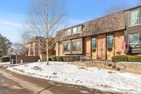 Tiny photo for 436 W Russell Street #5-436, Barrington, IL 60010 (MLS # 12557074)