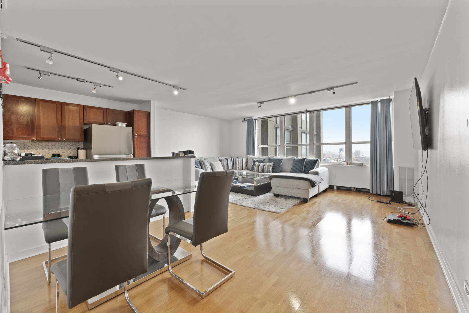 655 W Irving Park Road 4408