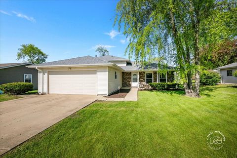 Photo of 966 N Elmwood Drive, Aurora, IL 60506 (MLS # 12621037)