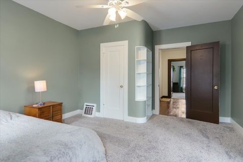 Tiny photo for 806 W Market Street, Bloomington, IL 61701 (MLS # 12571811)