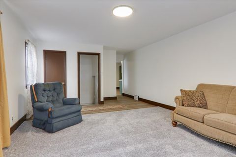 Tiny photo for 806 W Market Street, Bloomington, IL 61701 (MLS # 12571811)