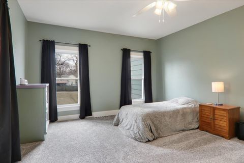 Tiny photo for 806 W Market Street, Bloomington, IL 61701 (MLS # 12571811)