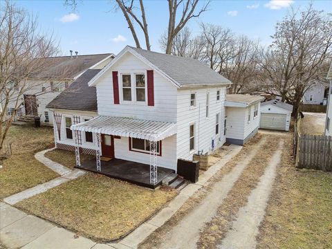 Tiny photo for 806 W Market Street, Bloomington, IL 61701 (MLS # 12571811)