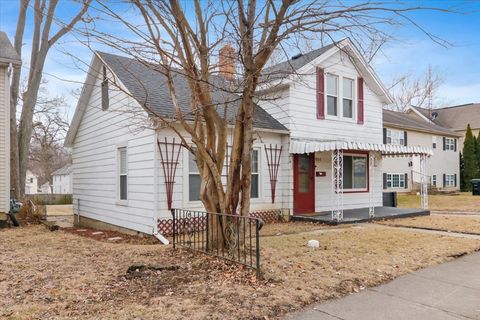 Tiny photo for 806 W Market Street, Bloomington, IL 61701 (MLS # 12571811)
