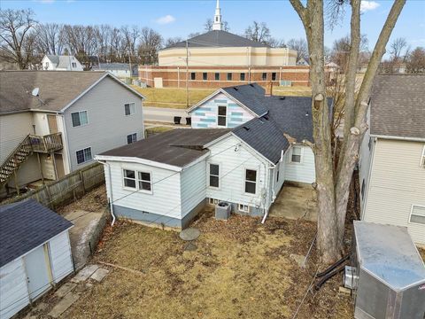 Tiny photo for 806 W Market Street, Bloomington, IL 61701 (MLS # 12571811)