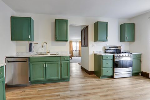 Tiny photo for 806 W Market Street, Bloomington, IL 61701 (MLS # 12571811)