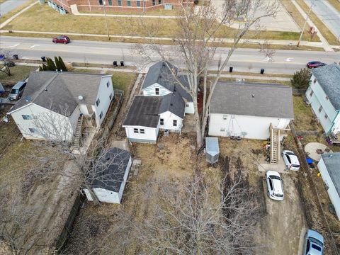 Tiny photo for 806 W Market Street, Bloomington, IL 61701 (MLS # 12571811)