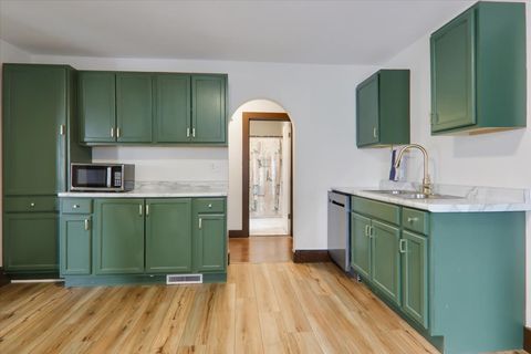 Tiny photo for 806 W Market Street, Bloomington, IL 61701 (MLS # 12571811)