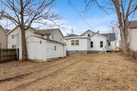 Tiny photo for 806 W Market Street, Bloomington, IL 61701 (MLS # 12571811)