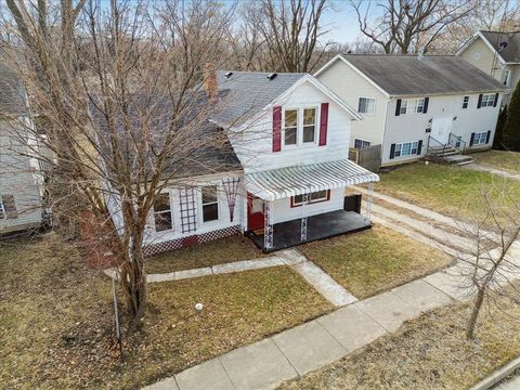 Tiny photo for 806 W Market Street, Bloomington, IL 61701 (MLS # 12571811)
