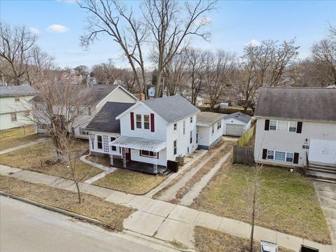 Tiny photo for 806 W Market Street, Bloomington, IL 61701 (MLS # 12571811)