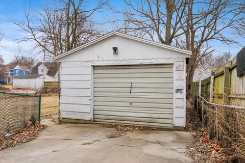 Tiny photo for 806 W Market Street, Bloomington, IL 61701 (MLS # 12571811)
