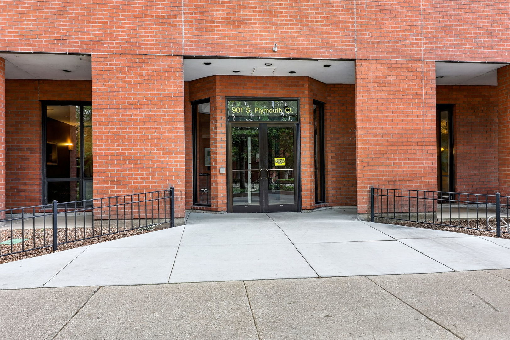 901 S PLYMOUTH Court 701
