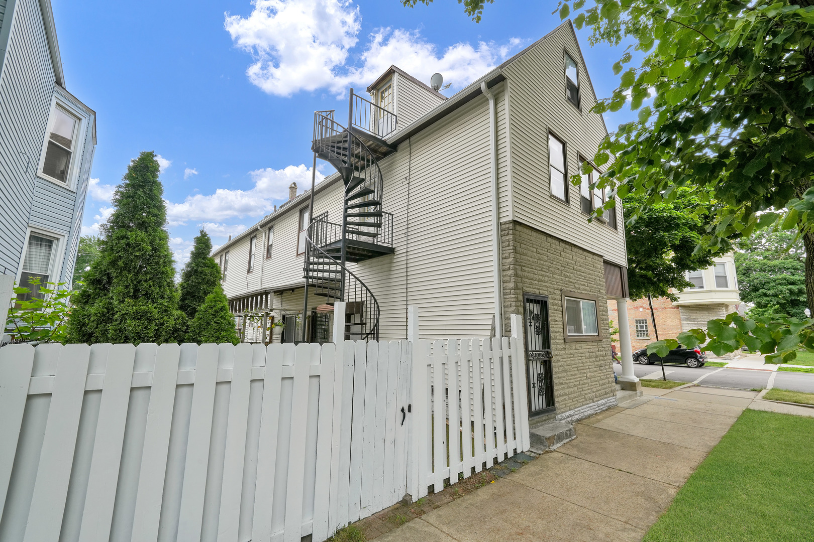 3401 N Troy Street