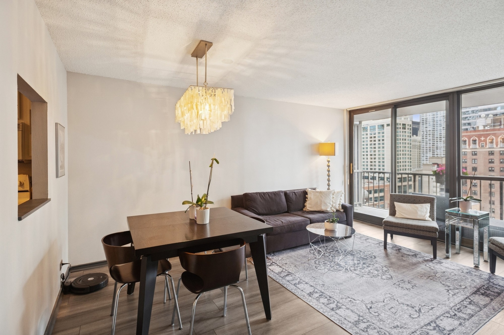 10 E ONTARIO Street 1304