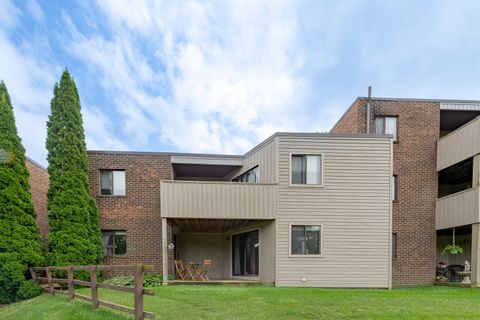 Photo of 1840 W Highland Avenue #E-104, Elgin, IL 60123 (MLS # 12468354)