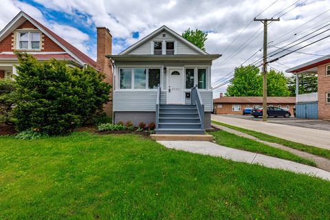 Tiny photo for 2527 Westover Avenue, North Riverside, IL 60546 (MLS # 12642992)