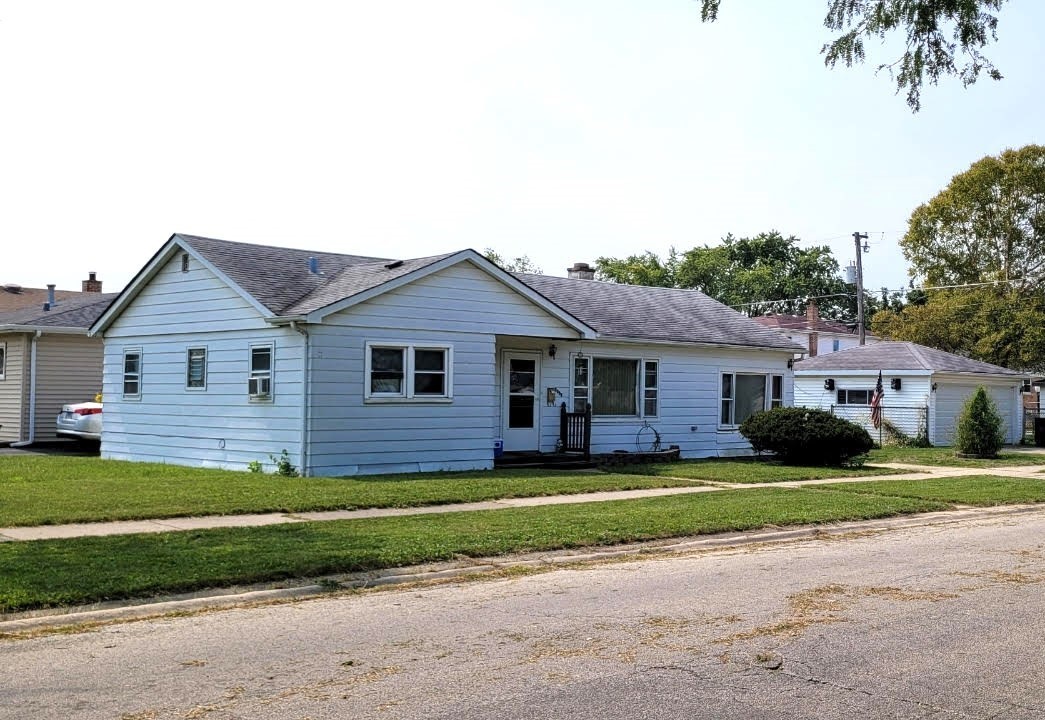 Photo 3 of 12 of 5735 W 80th Street house