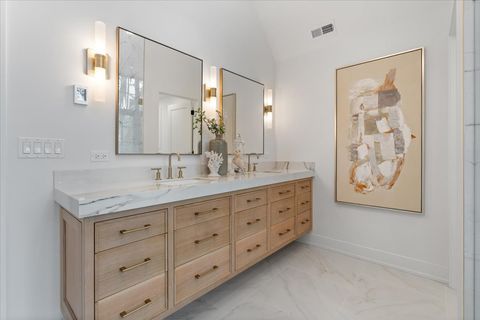 Tiny photo for 104 S Monroe Street, Hinsdale, IL 60521 (MLS # 12618921)