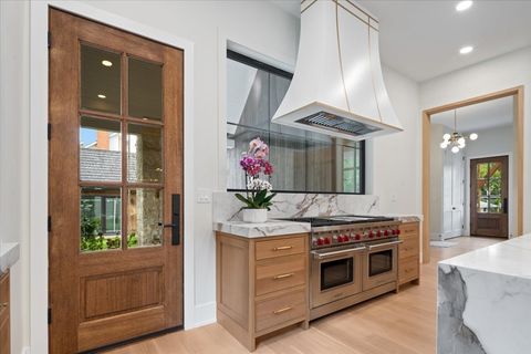 Tiny photo for 104 S Monroe Street, Hinsdale, IL 60521 (MLS # 12618921)