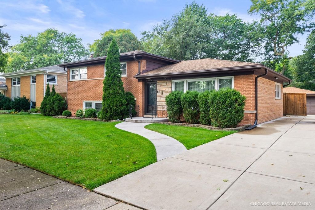 Photo for 9224 Menard Avenue, Morton Grove, IL 60053 (MLS # 12478216)