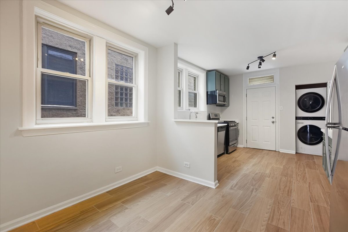 6136 N Mozart Street 4