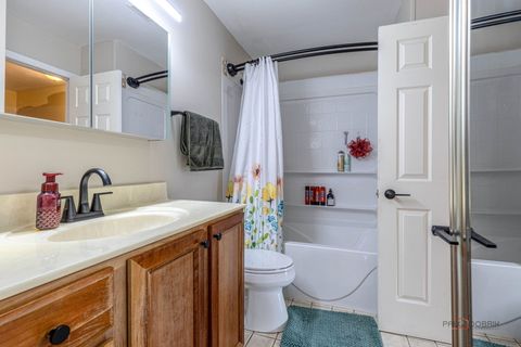 Tiny photo for 452 Kennedy Place, Vernon Hills, IL 60061 (MLS # 12525114)