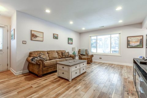 Tiny photo for 452 Kennedy Place, Vernon Hills, IL 60061 (MLS # 12525114)