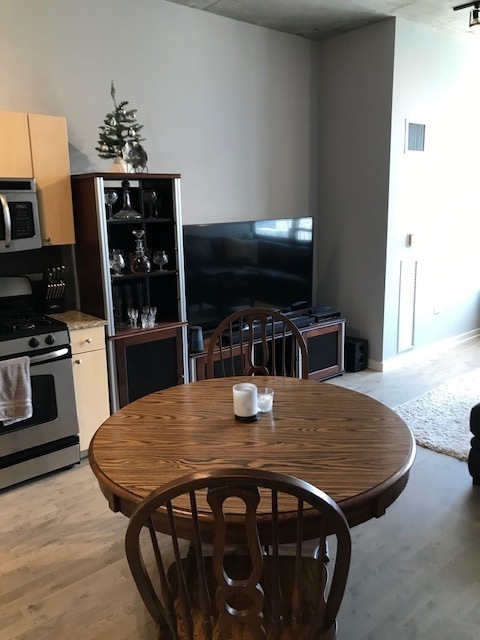 235 W Van Buren Street 4018