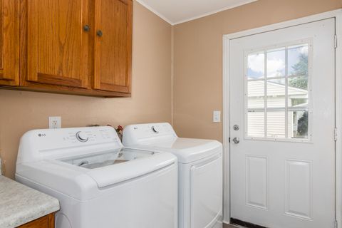 Tiny photo for 22 Wren Road, Carpentersville, IL 60110 (MLS # 12628527)