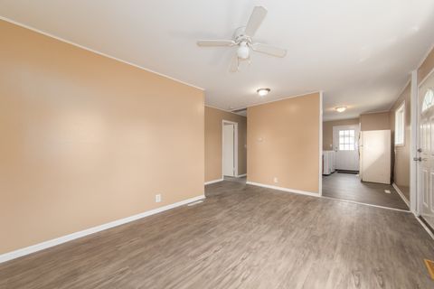 Tiny photo for 22 Wren Road, Carpentersville, IL 60110 (MLS # 12628527)
