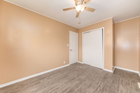 Tiny photo for 22 Wren Road, Carpentersville, IL 60110 (MLS # 12628527)