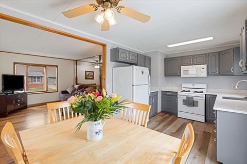 Tiny photo for 121 Seton Place, Streamwood, IL 60107 (MLS # 12664920)