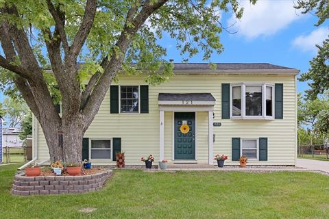 Tiny photo for 121 Seton Place, Streamwood, IL 60107 (MLS # 12664920)
