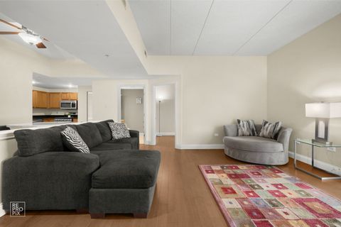 Tiny photo for 434 McDaniels Circle #401, Clarendon Hills, IL 60514 (MLS # 12534375)