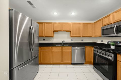 Tiny photo for 434 McDaniels Circle #401, Clarendon Hills, IL 60514 (MLS # 12534375)