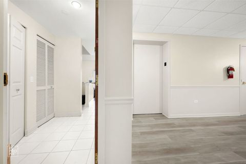 Tiny photo for 434 McDaniels Circle #401, Clarendon Hills, IL 60514 (MLS # 12534375)