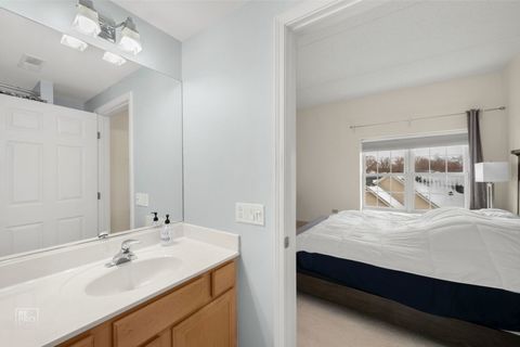 Tiny photo for 434 McDaniels Circle #401, Clarendon Hills, IL 60514 (MLS # 12534375)