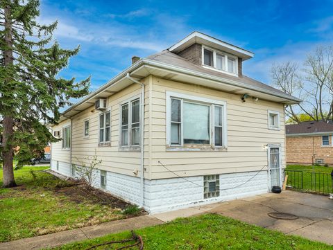 Tiny photo for 2301 N 74th Court, Elmwood Park, IL 60707 (MLS # 12621019)