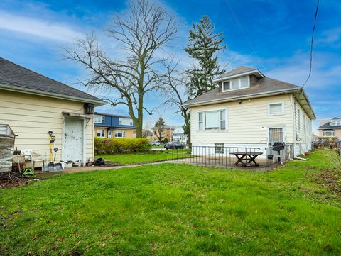 Tiny photo for 2301 N 74th Court, Elmwood Park, IL 60707 (MLS # 12621019)