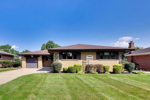 Photo of 704 W Lonnquist Boulevard, Mount Prospect, IL 60056 (MLS # 12766144)
