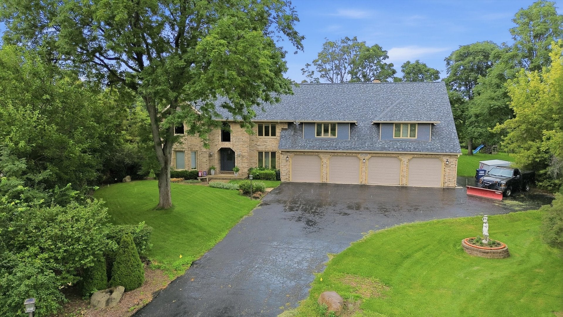 23W350 Pelham Court
