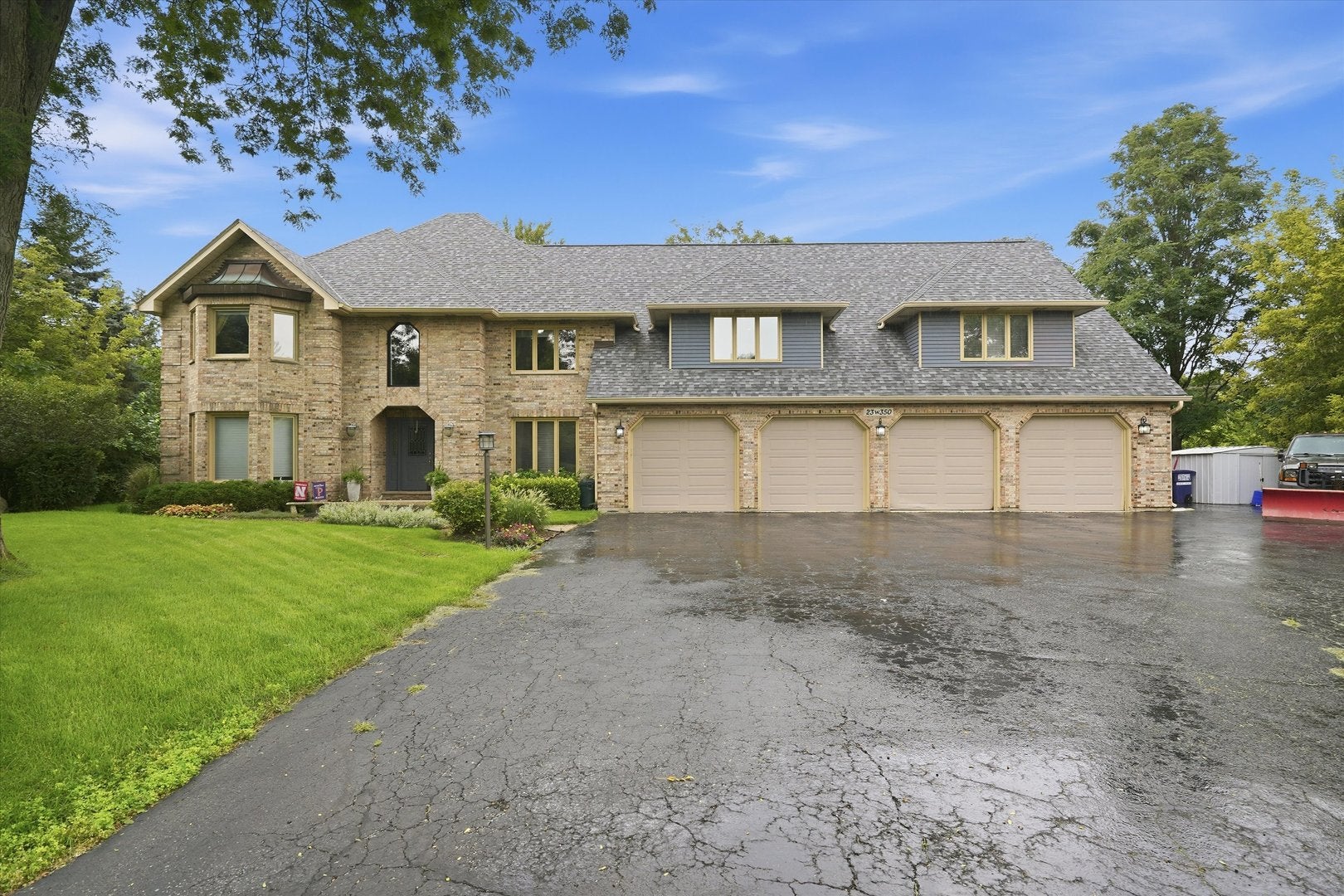 23W350 Pelham Court