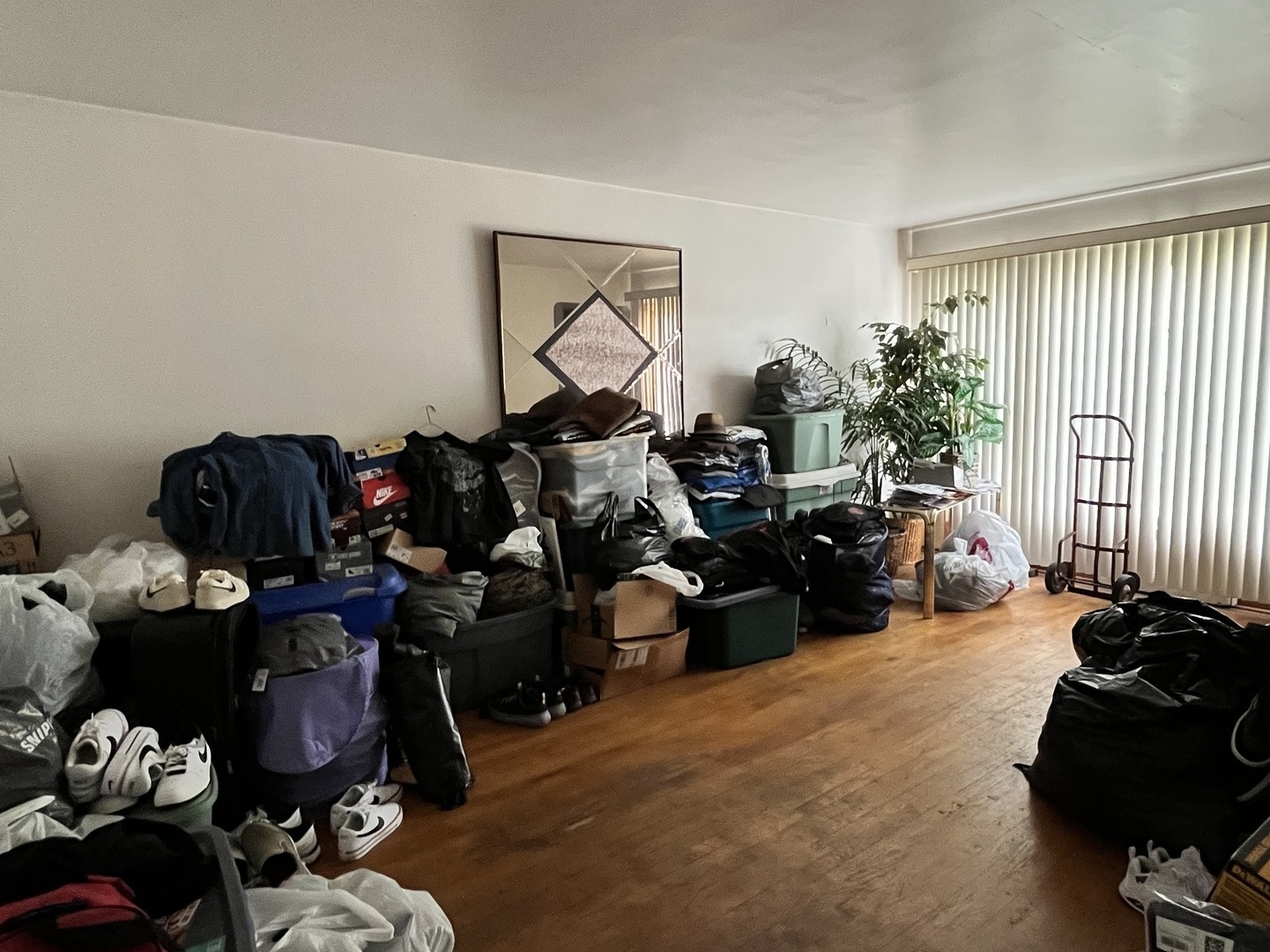 1127 W 123rd Street