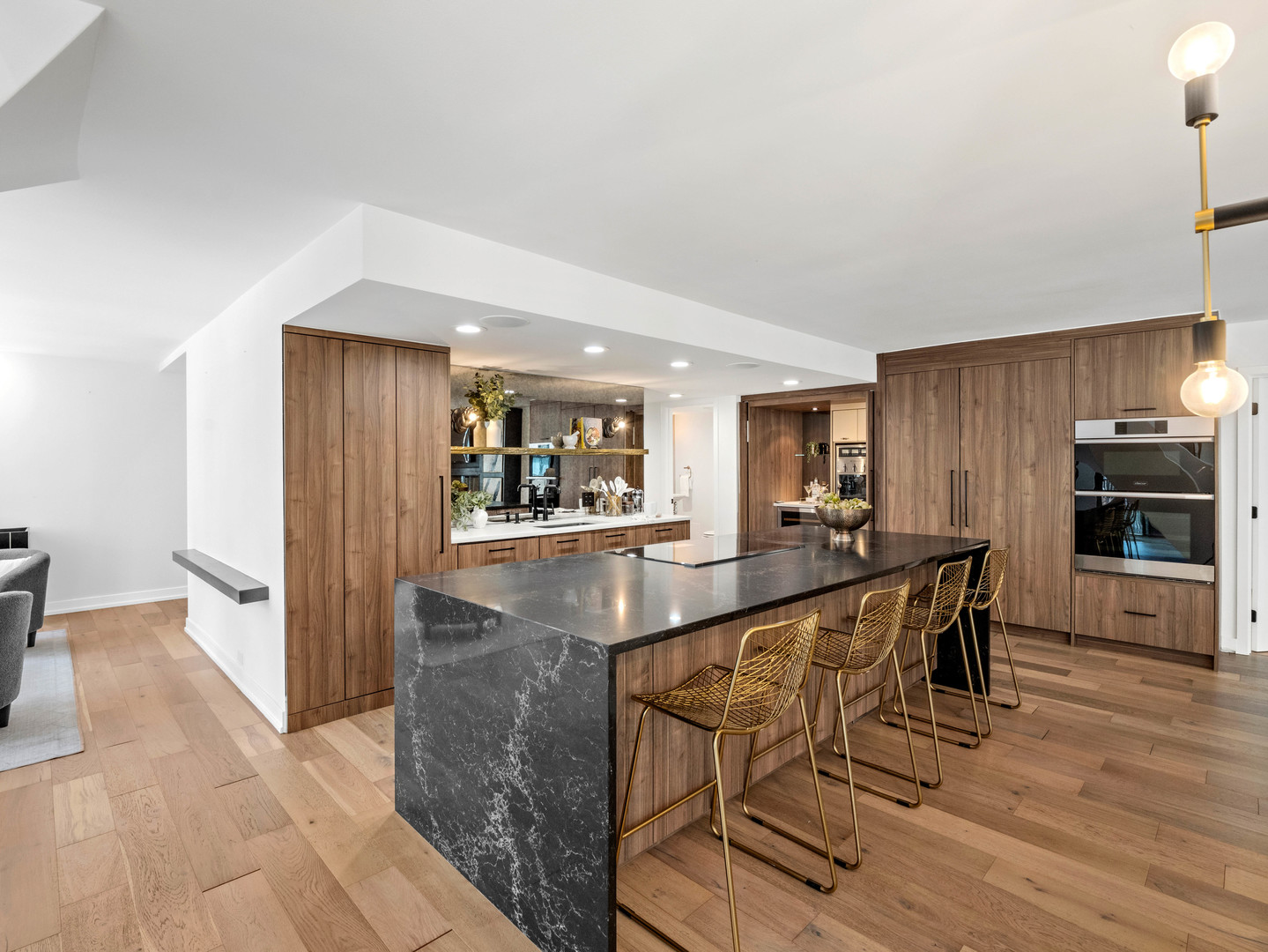200 E Delaware Place 8-9C