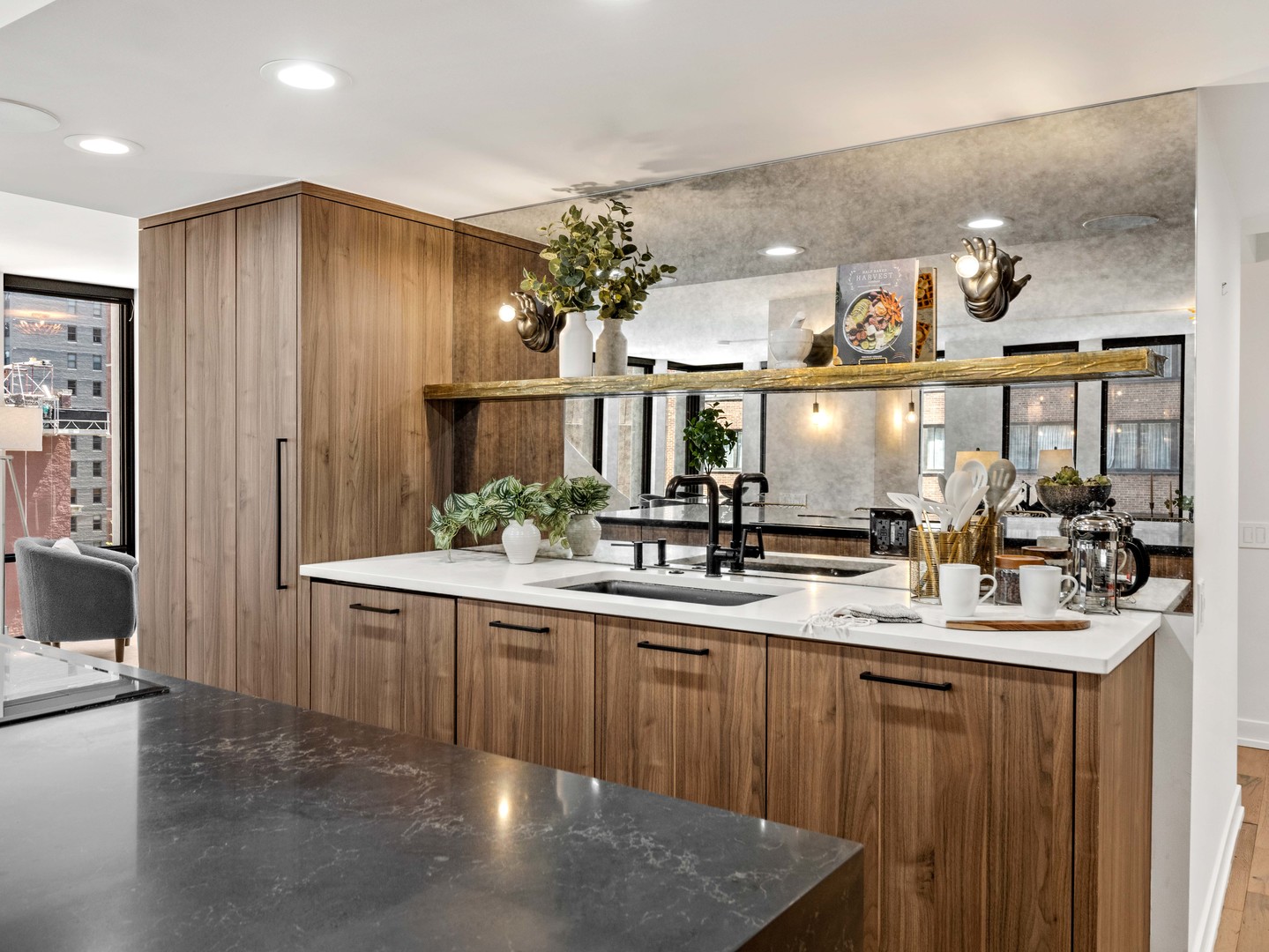 200 E Delaware Place 8-9C