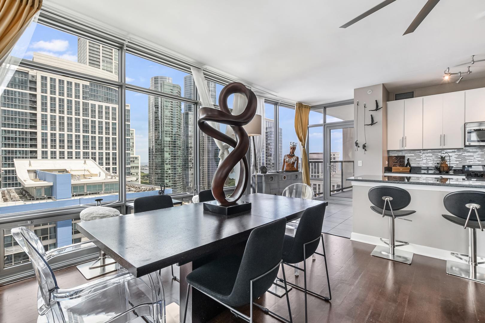 100 E 14th Street 2510